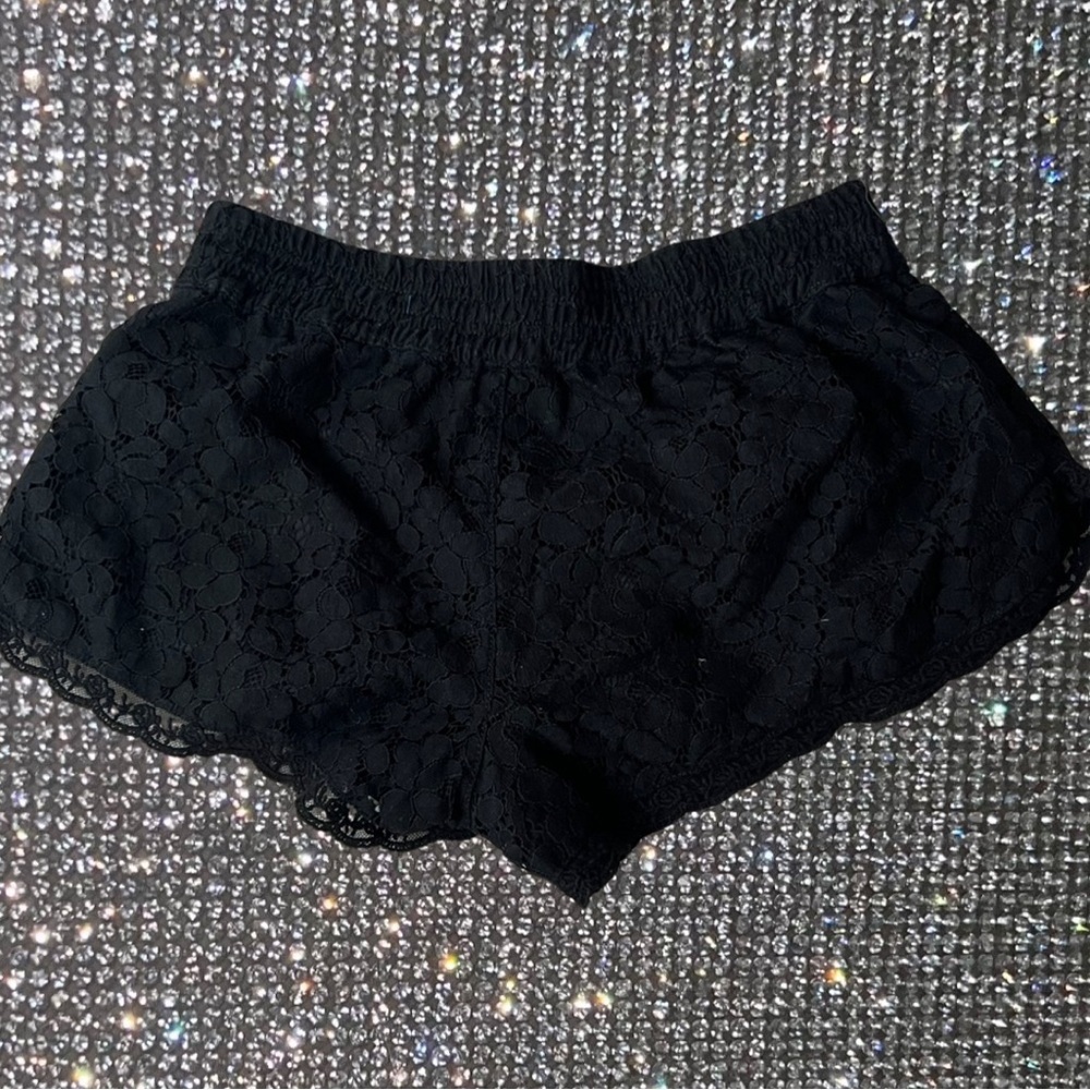 Talula Aritzia lace shorts black floral flowers booty shorts cute boho fairy y2k - Picture 2 of 3